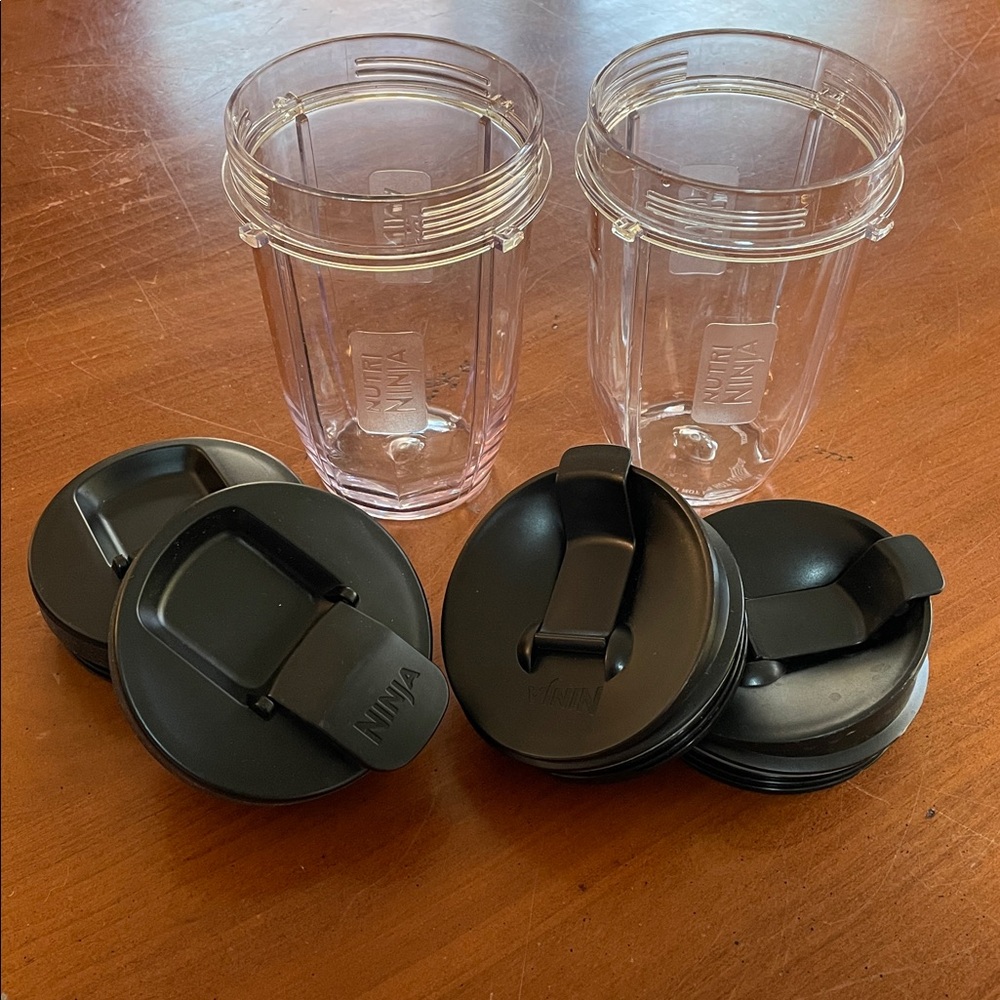 NWOT! NEVER USED!  2 Ninja Small Blender Cups 18 oz.  with 4  Black Lids